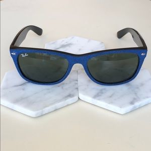 NEW WAYFARER WITH ALCANTARA®